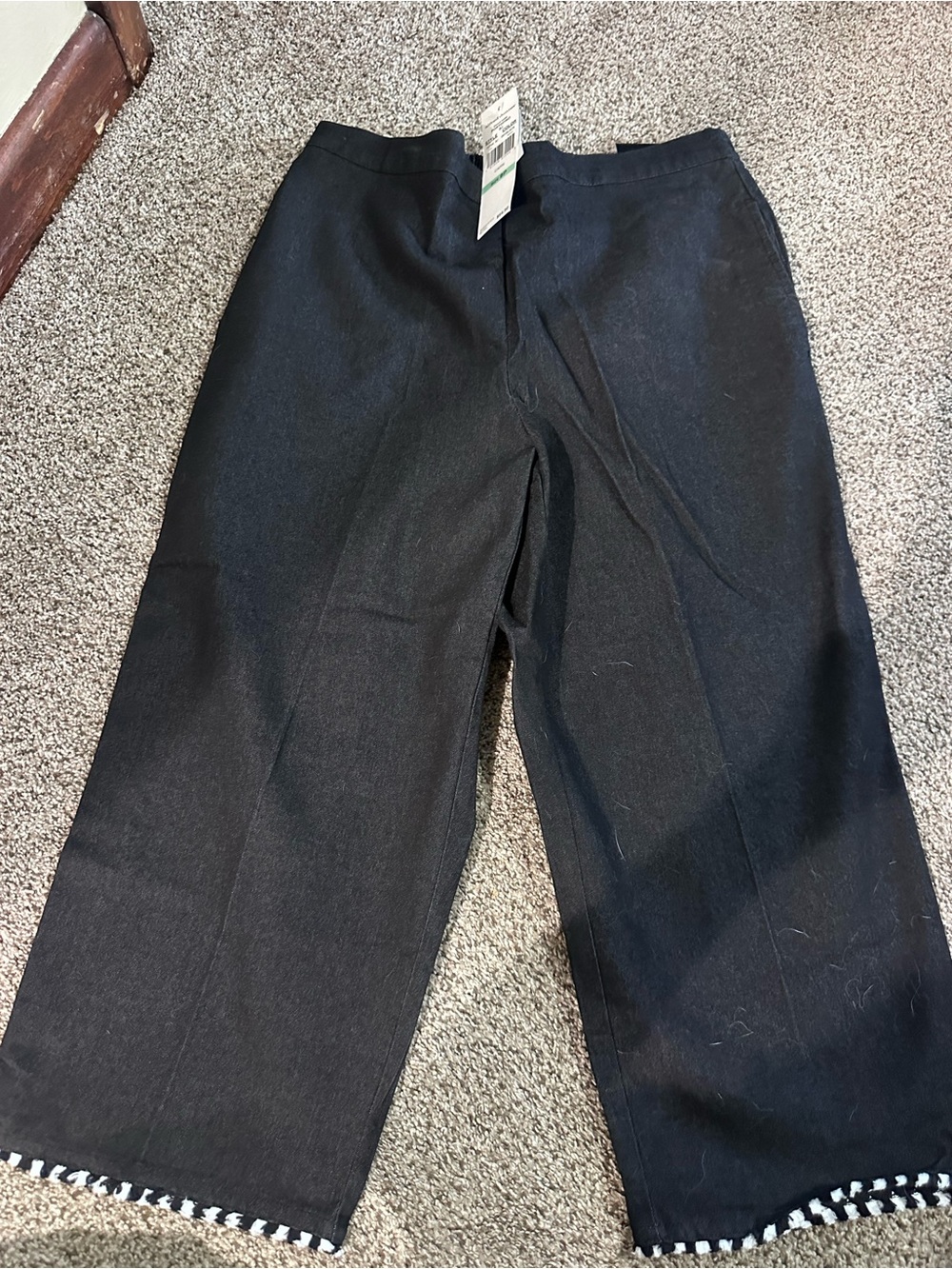 Alfred Dunner Black Wide-Leg Capris with Trim